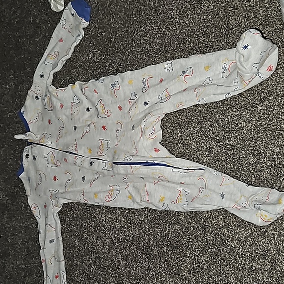 Dinosaur Sleep & Play - Picture 1 of 2